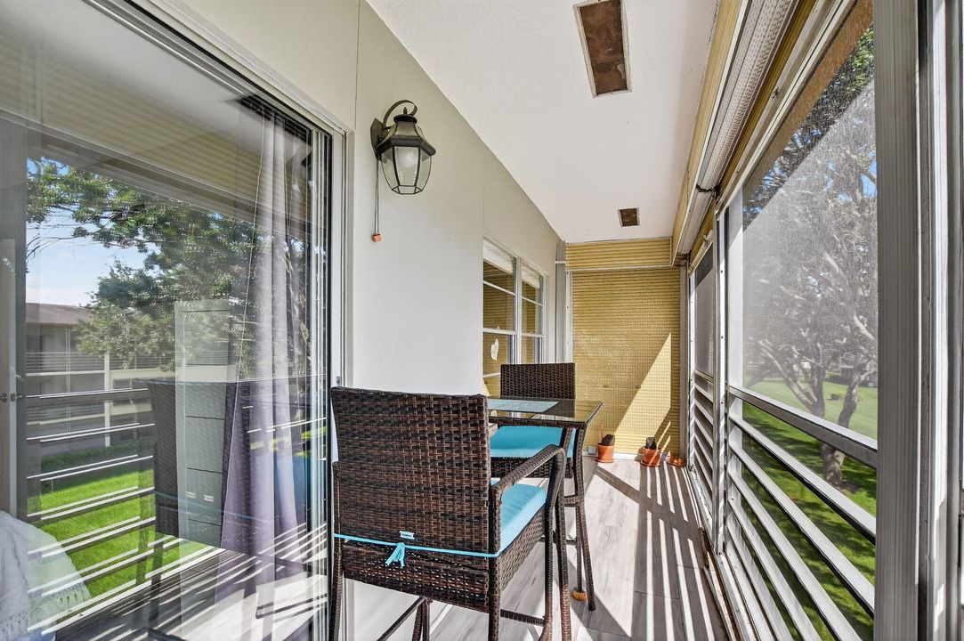 合同活跃: $2,800 (2 贝兹, 1 浴室, 840 平方英尺)