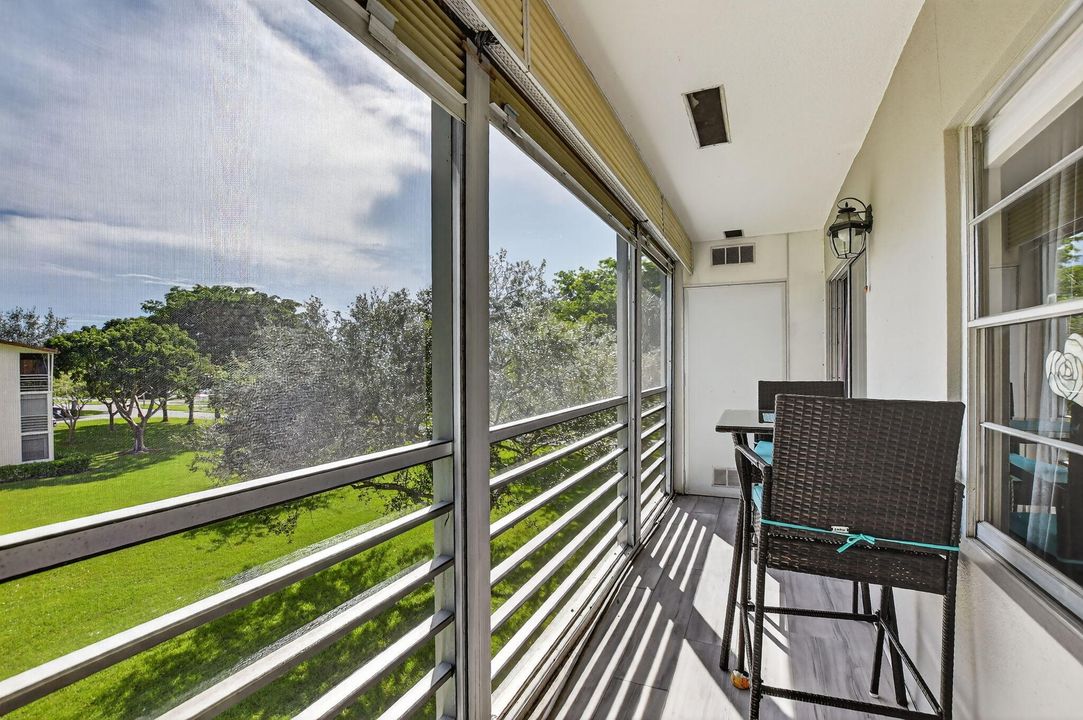 合同活跃: $2,800 (2 贝兹, 1 浴室, 840 平方英尺)