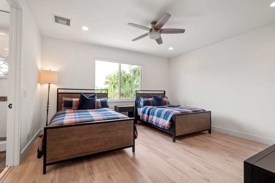 For Rent: $25,000 (5 beds, 6 baths, 4242 Square Feet)