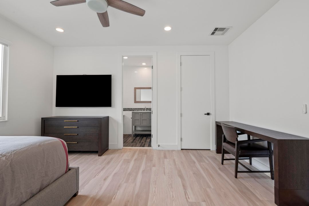 For Rent: $25,000 (5 beds, 6 baths, 4242 Square Feet)