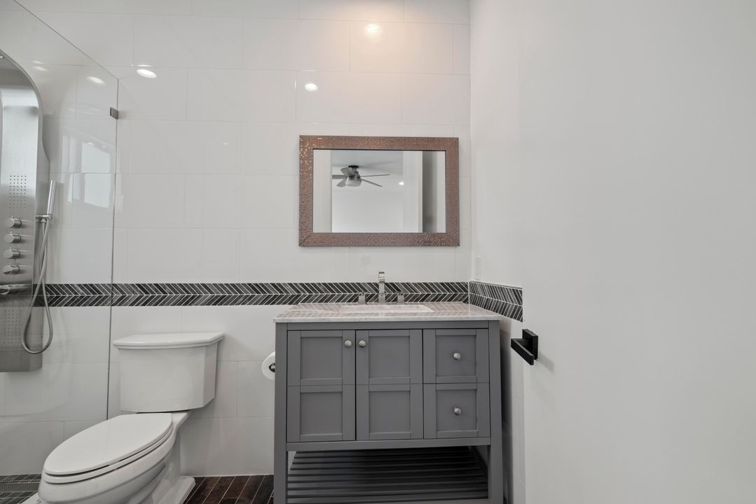 For Rent: $25,000 (5 beds, 6 baths, 4242 Square Feet)