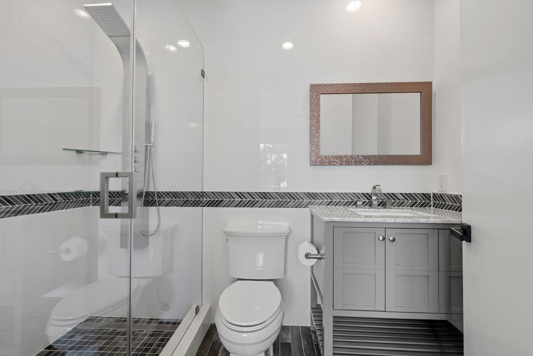 For Rent: $25,000 (5 beds, 6 baths, 4242 Square Feet)