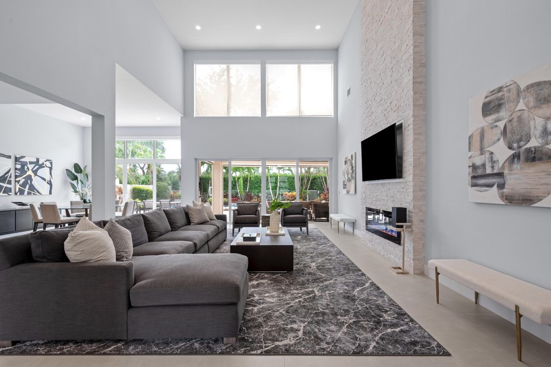 For Rent: $25,000 (5 beds, 6 baths, 4242 Square Feet)