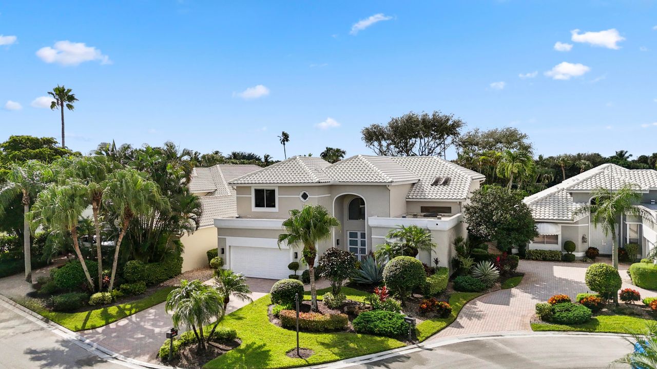 For Rent: $25,000 (5 beds, 6 baths, 4242 Square Feet)