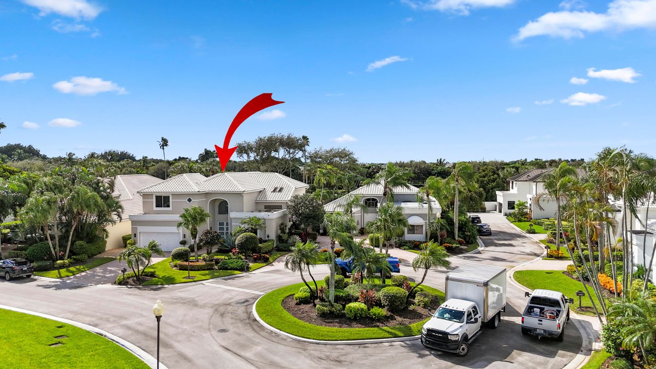 For Rent: $25,000 (5 beds, 6 baths, 4242 Square Feet)