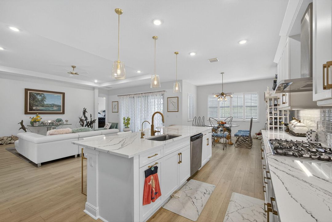 待售: $900,000 (3 贝兹, 3 浴室, 2543 平方英尺)