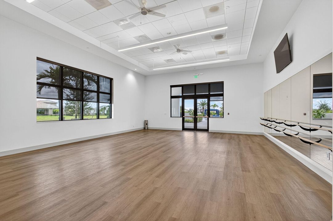 待售: $900,000 (3 贝兹, 3 浴室, 2543 平方英尺)