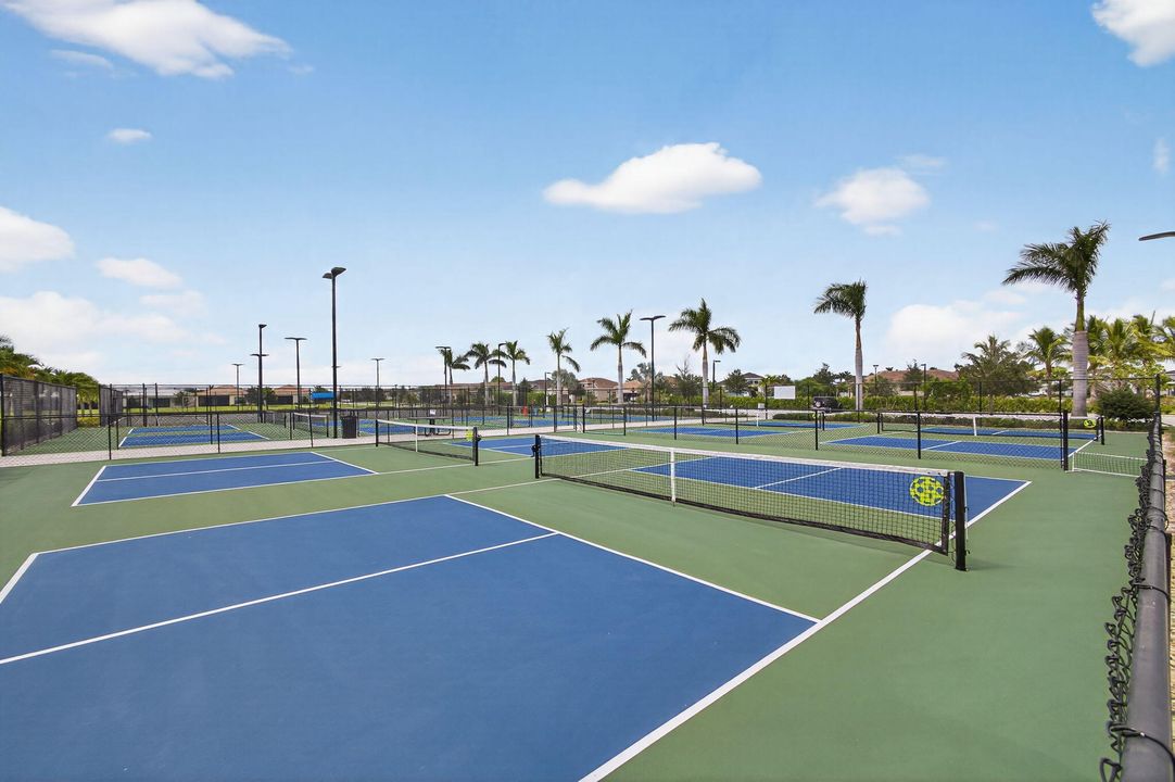 待售: $900,000 (3 贝兹, 3 浴室, 2543 平方英尺)