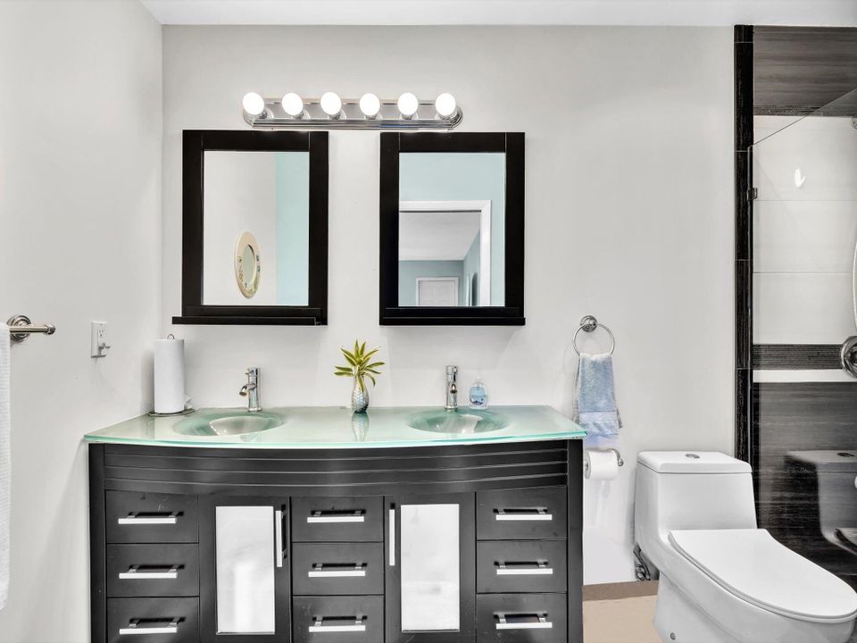 Под контрактом: $185,000 (1 спален, 2 ванн, 1080 Квадратных фут)