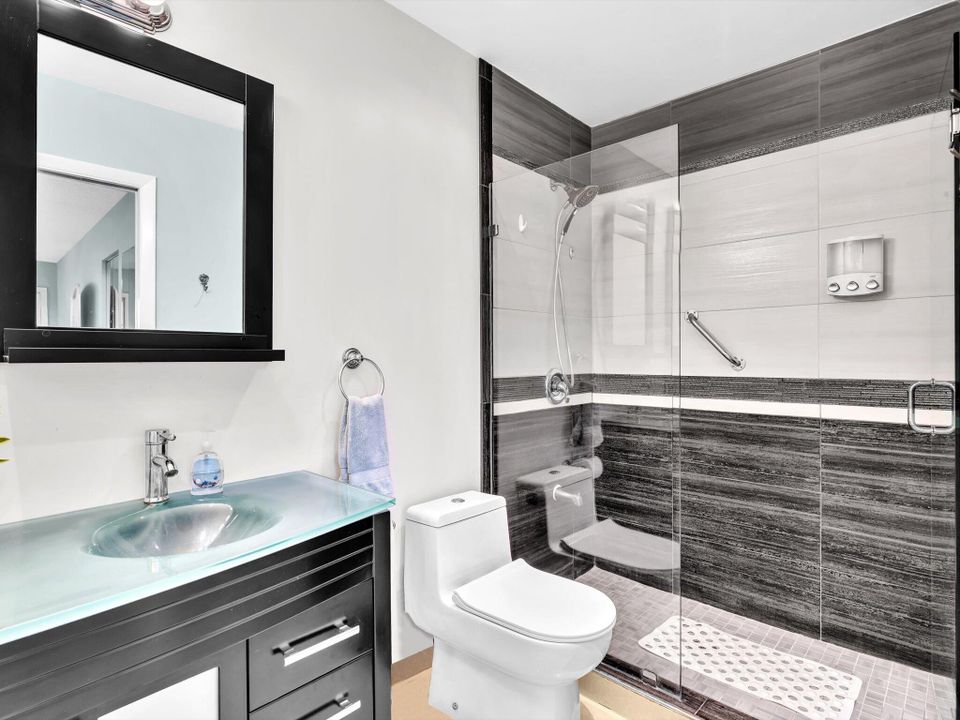 Под контрактом: $185,000 (1 спален, 2 ванн, 1080 Квадратных фут)