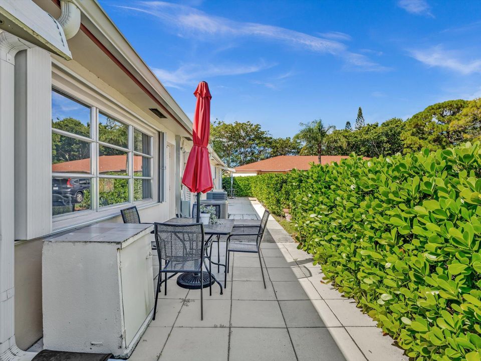 Под контрактом: $185,000 (1 спален, 2 ванн, 1080 Квадратных фут)