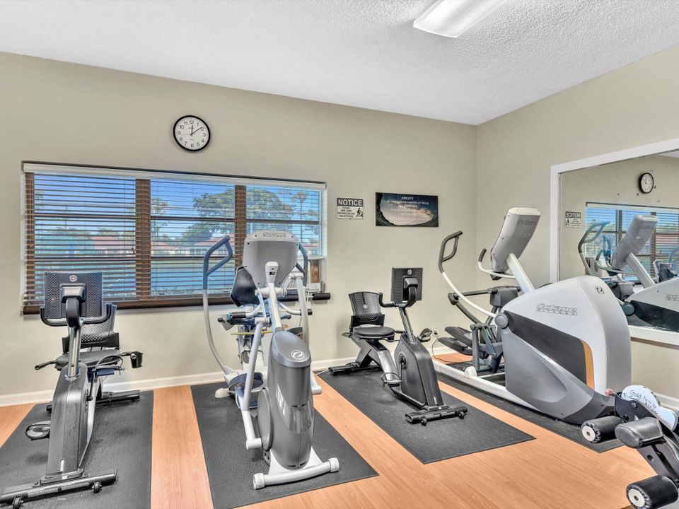 Под контрактом: $185,000 (1 спален, 2 ванн, 1080 Квадратных фут)