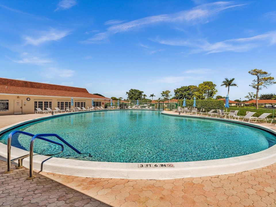 Под контрактом: $185,000 (1 спален, 2 ванн, 1080 Квадратных фут)