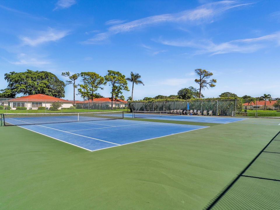 Под контрактом: $185,000 (1 спален, 2 ванн, 1080 Квадратных фут)