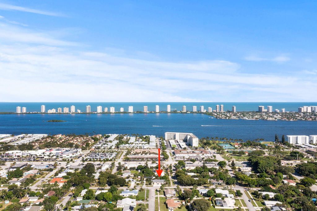 На продажу: $599,000 (5 спален, 2 ванн, 2022 Квадратных фут)