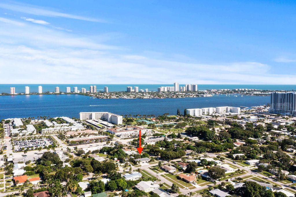 На продажу: $599,000 (5 спален, 2 ванн, 2022 Квадратных фут)