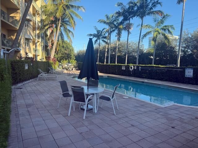 For Rent: $2,400 (3 beds, 2 baths, 1552 Square Feet)