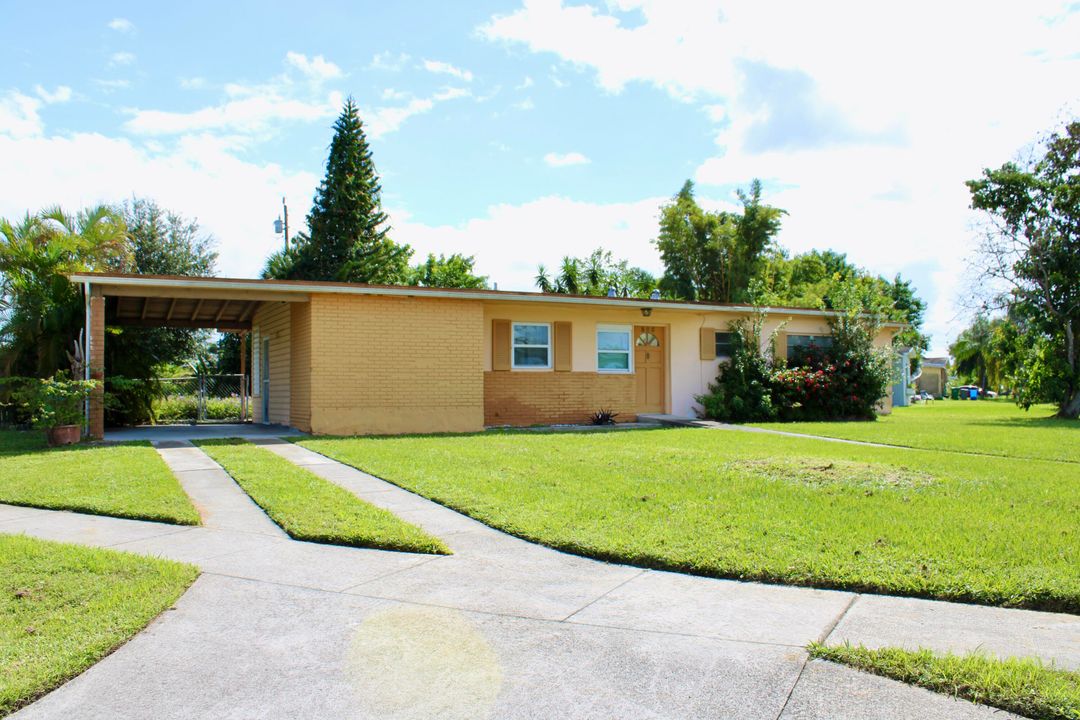 Active With Contract: $245,000 (2 beds, 2 baths, 1157 Square Feet)