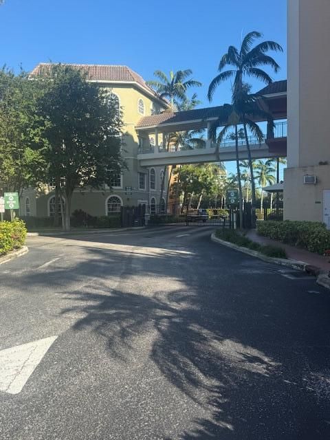 For Rent: $2,400 (3 beds, 2 baths, 1552 Square Feet)