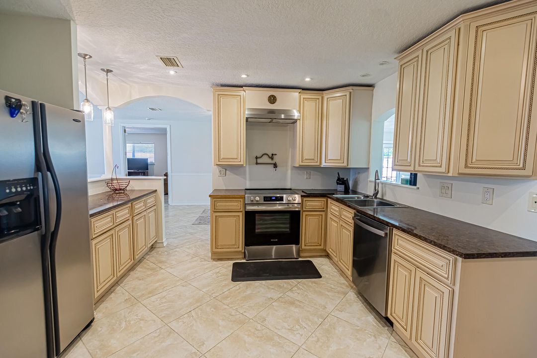 待售: $399,999 (3 贝兹, 2 浴室, 2058 平方英尺)