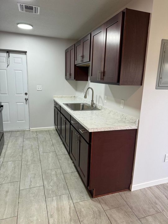 В аренду: $1,050 (1 спален, 1 ванн, 504 Квадратных фут)