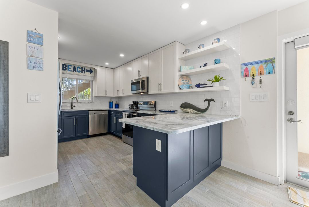 For Rent: $6,900 (2 beds, 2 baths, 1015 Square Feet)