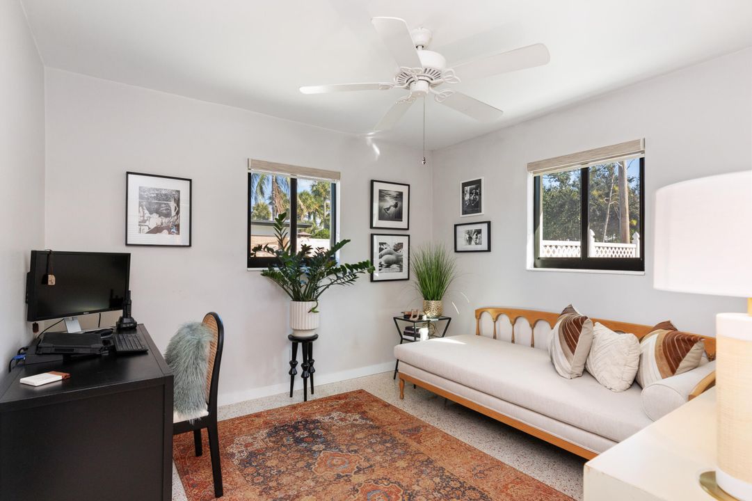 待售: $683,500 (2 贝兹, 1 浴室, 1328 平方英尺)