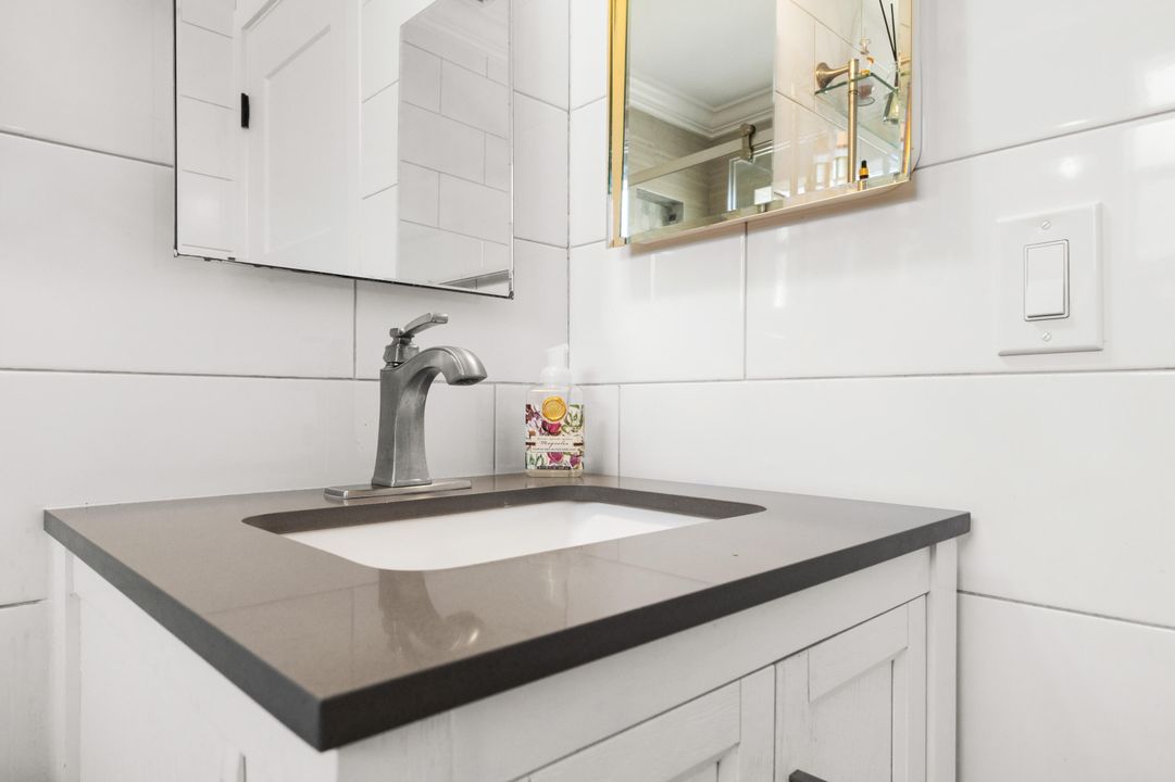 待售: $683,500 (2 贝兹, 1 浴室, 1328 平方英尺)