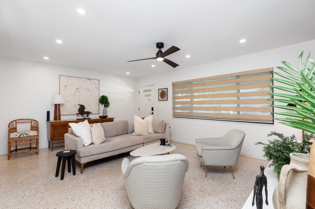 待售: $683,500 (2 贝兹, 1 浴室, 1328 平方英尺)