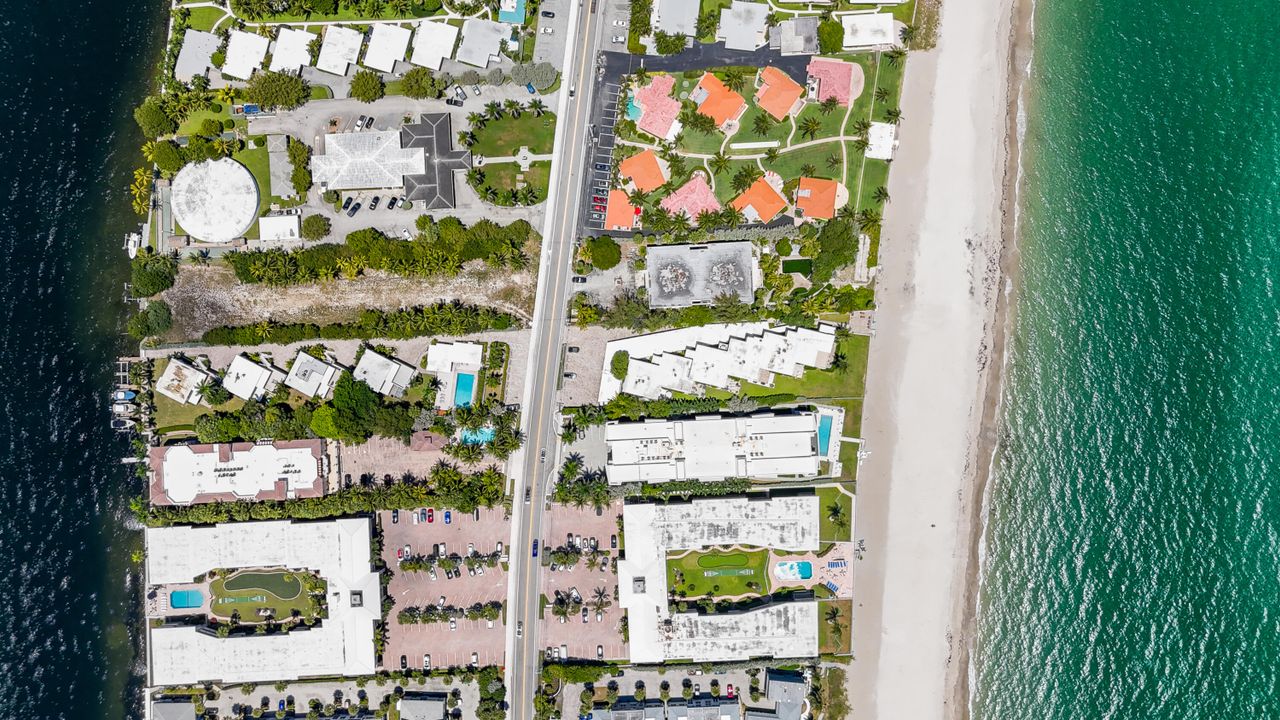 For Rent: $6,900 (2 beds, 2 baths, 1015 Square Feet)