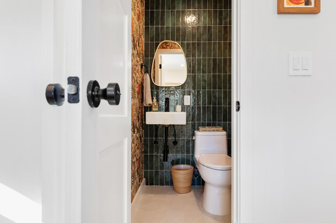 待售: $683,500 (2 贝兹, 1 浴室, 1328 平方英尺)