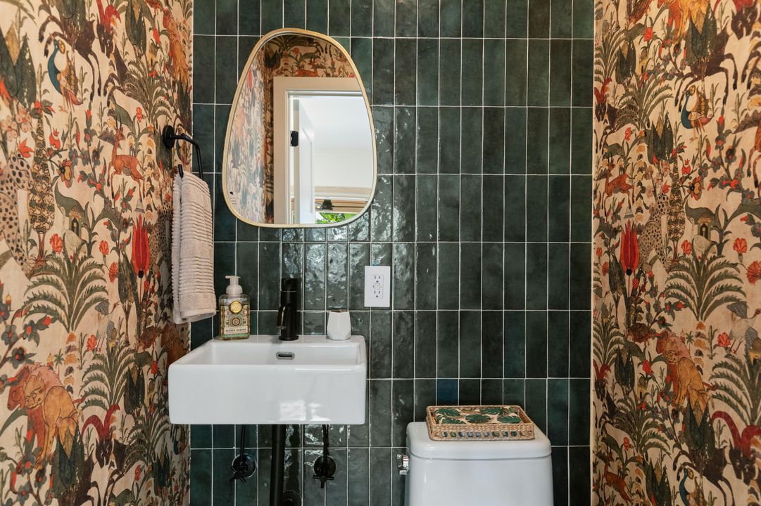 待售: $683,500 (2 贝兹, 1 浴室, 1328 平方英尺)