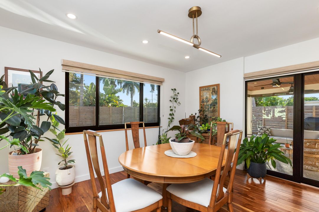 待售: $683,500 (2 贝兹, 1 浴室, 1328 平方英尺)