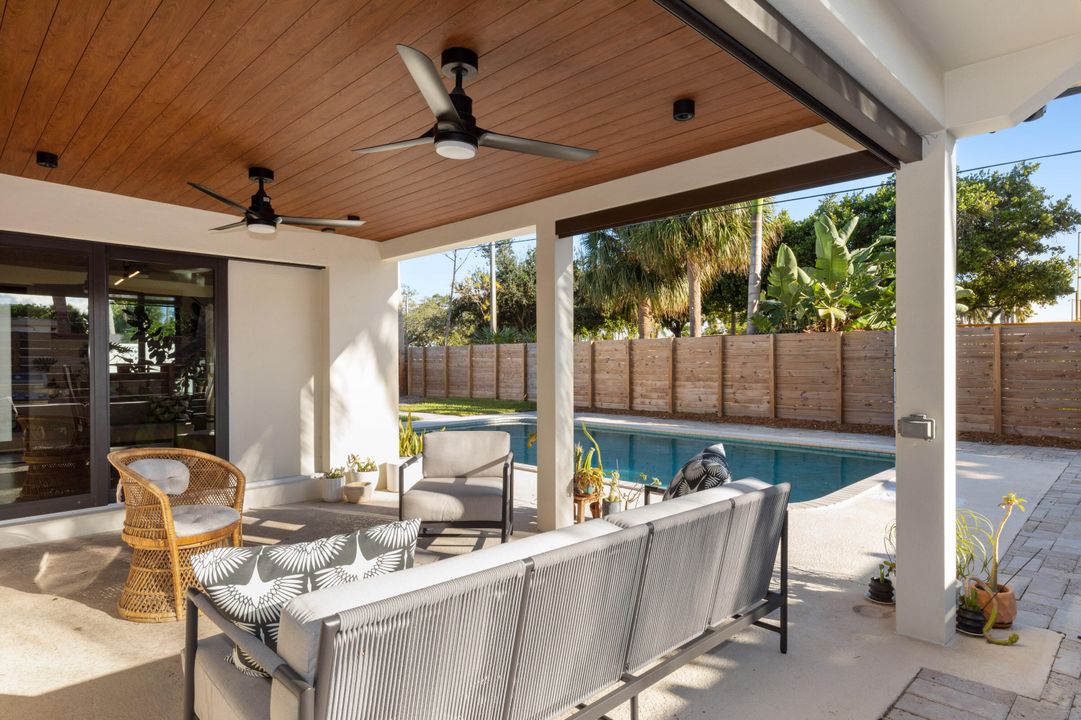 待售: $683,500 (2 贝兹, 1 浴室, 1328 平方英尺)