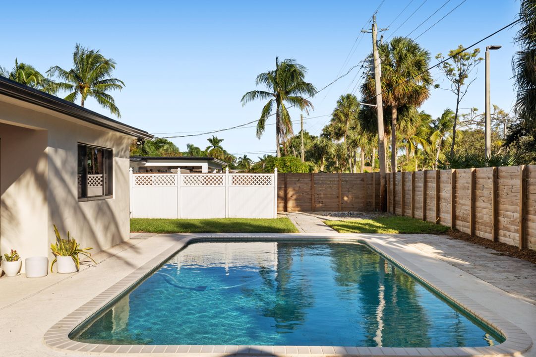 待售: $683,500 (2 贝兹, 1 浴室, 1328 平方英尺)