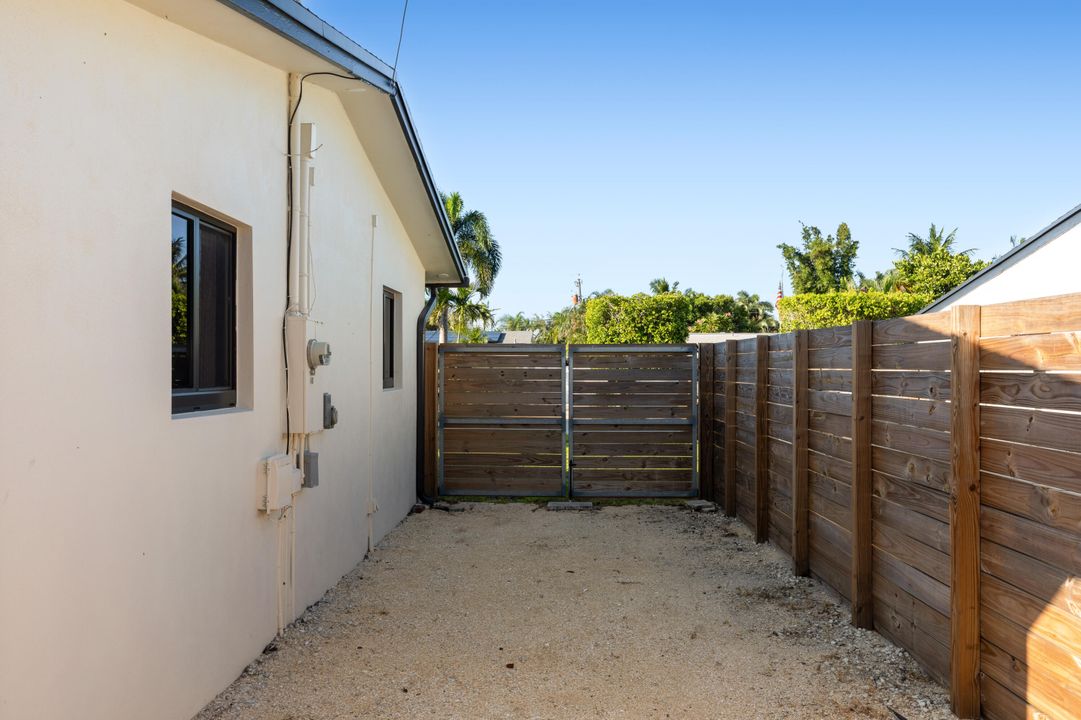 待售: $683,500 (2 贝兹, 1 浴室, 1328 平方英尺)