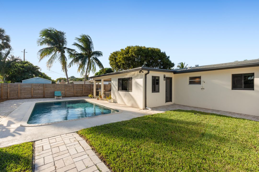 待售: $683,500 (2 贝兹, 1 浴室, 1328 平方英尺)