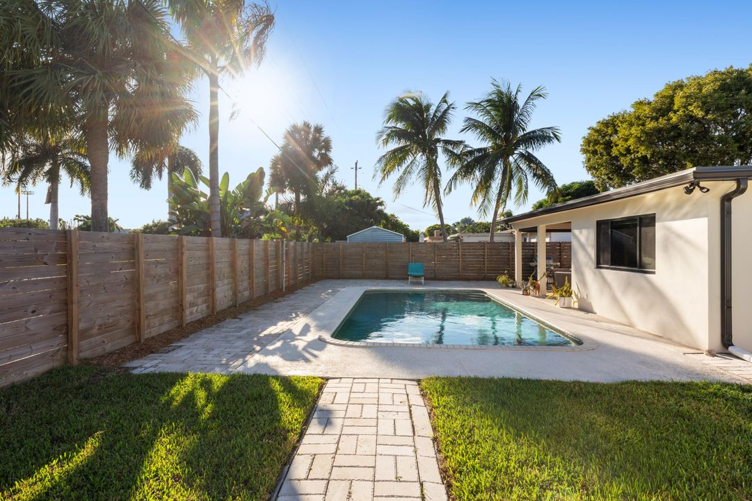 待售: $683,500 (2 贝兹, 1 浴室, 1328 平方英尺)