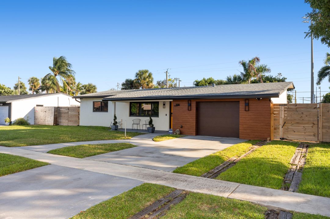 待售: $683,500 (2 贝兹, 1 浴室, 1328 平方英尺)