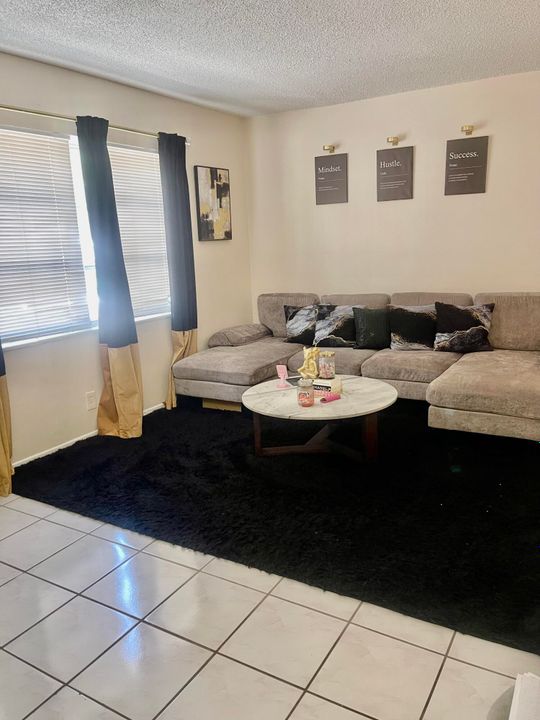 На продажу: $149,000 (1 спален, 1 ванн, 560 Квадратных фут)