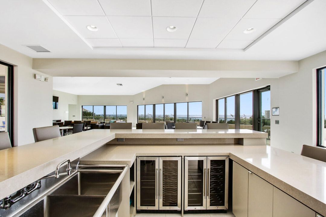 For Sale: $1,200,000 (2 beds, 2 baths, 1435 Square Feet)