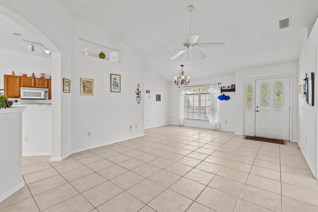 В аренду: $2,450 (3 спален, 2 ванн, 1577 Квадратных фут)