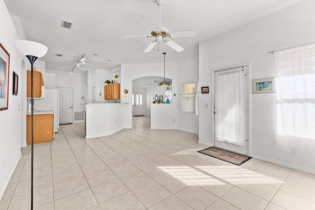 В аренду: $2,450 (3 спален, 2 ванн, 1577 Квадратных фут)