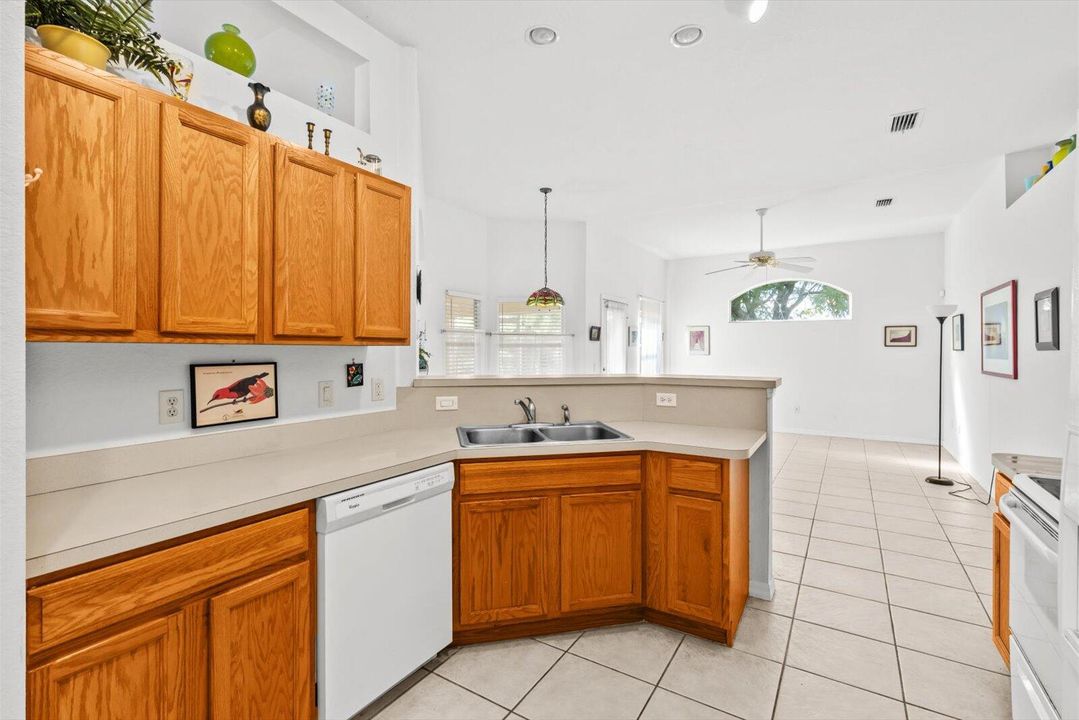 В аренду: $2,450 (3 спален, 2 ванн, 1577 Квадратных фут)