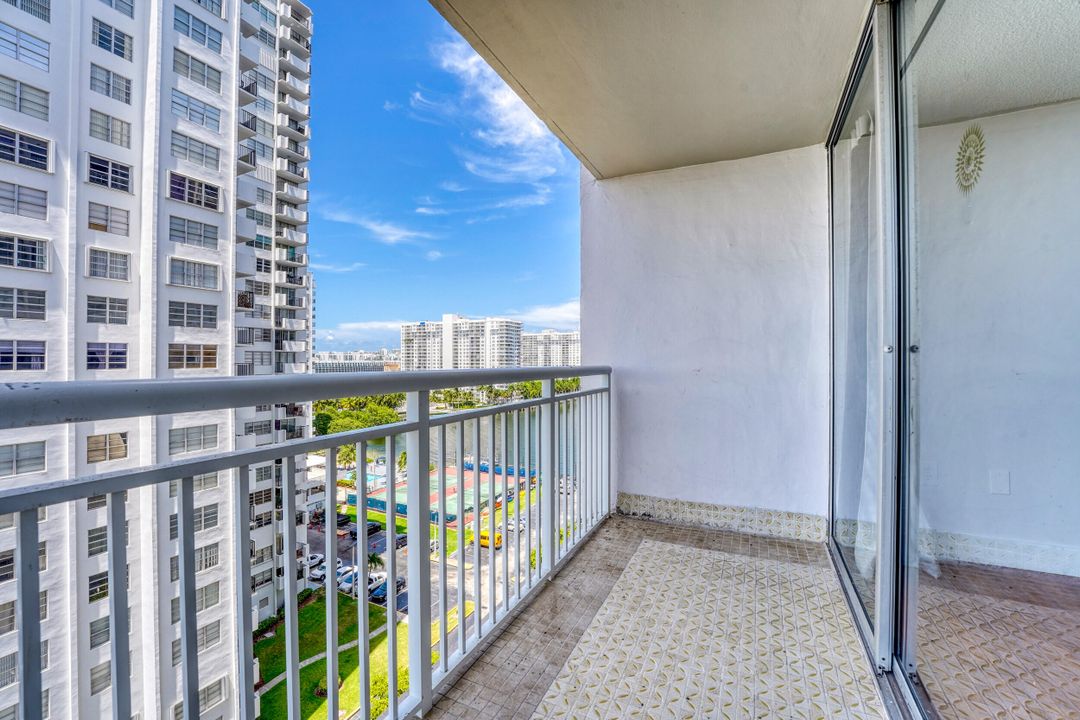 For Sale: $249,000 (2 beds, 2 baths, 1605 Square Feet)
