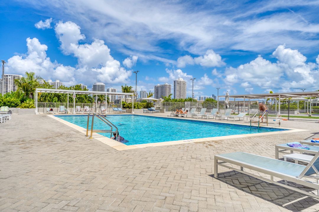 For Sale: $249,000 (2 beds, 2 baths, 1605 Square Feet)