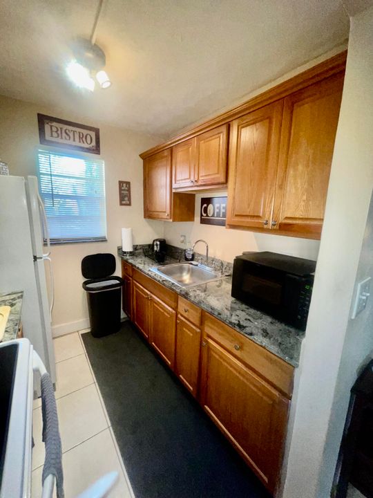 For Sale: $149,000 (1 beds, 1 baths, 560 Square Feet)