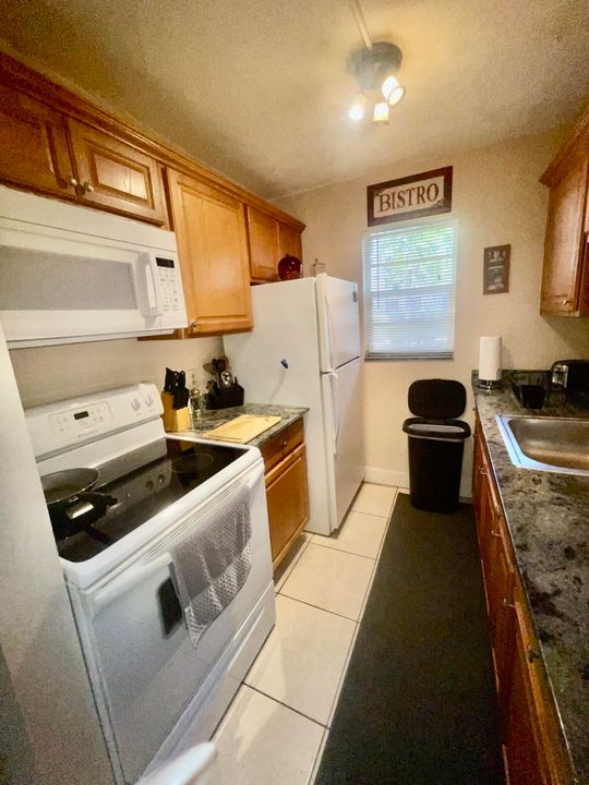For Sale: $149,000 (1 beds, 1 baths, 560 Square Feet)