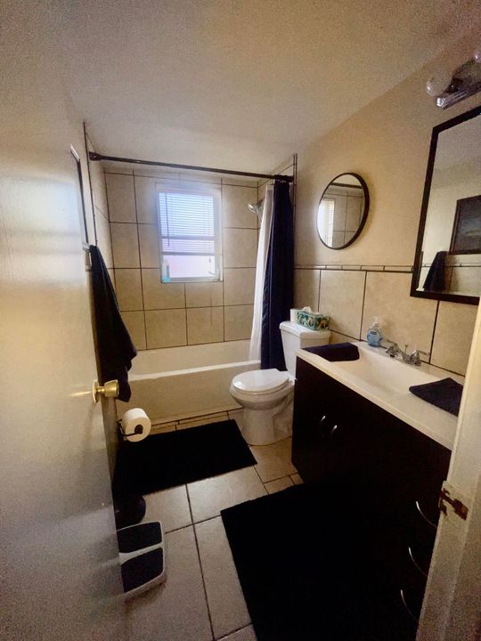 For Sale: $149,000 (1 beds, 1 baths, 560 Square Feet)