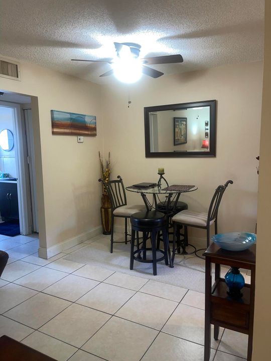 For Sale: $149,000 (1 beds, 1 baths, 560 Square Feet)